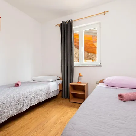Am Suedhang Gelegen Mit Meerblick By Interhome